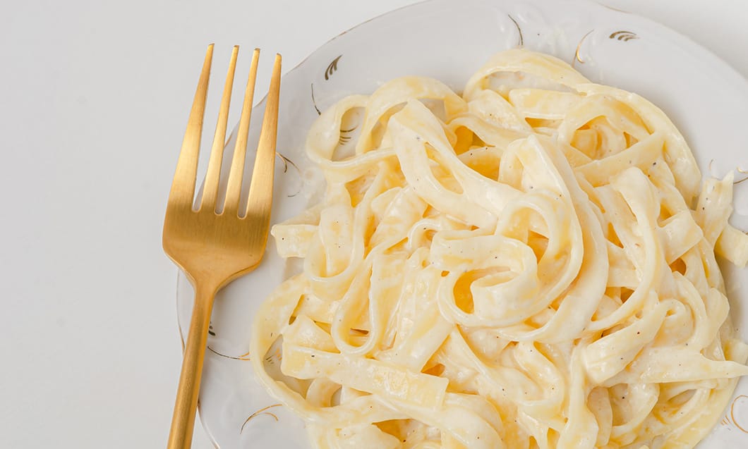 Rezanci z omako Alfredo Fettuccine Alfredo Znam.si
